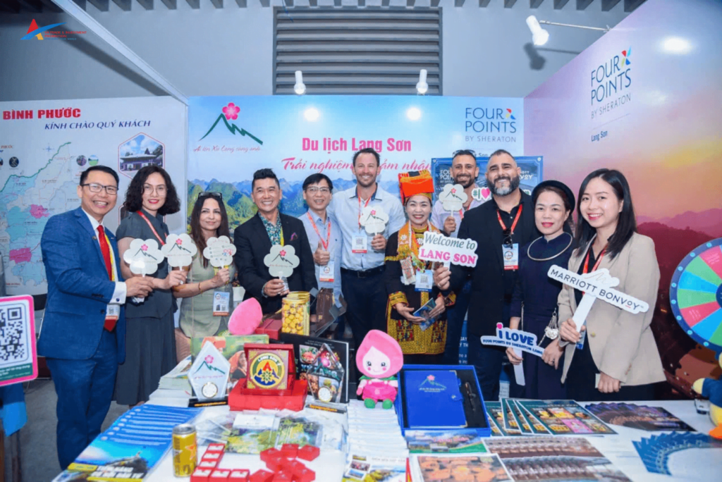 VATIP Accompanies the Business Delegation to Visit the Lang Son Province Booth