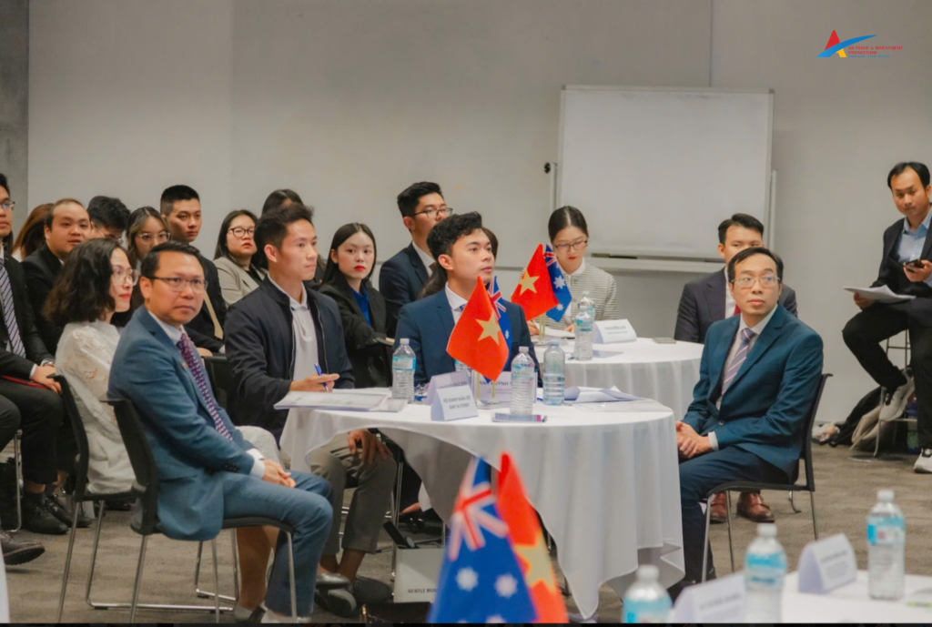 Mr. Harry Tran, representing the Vietnamese Entrepreneurs Association in Australia, attended